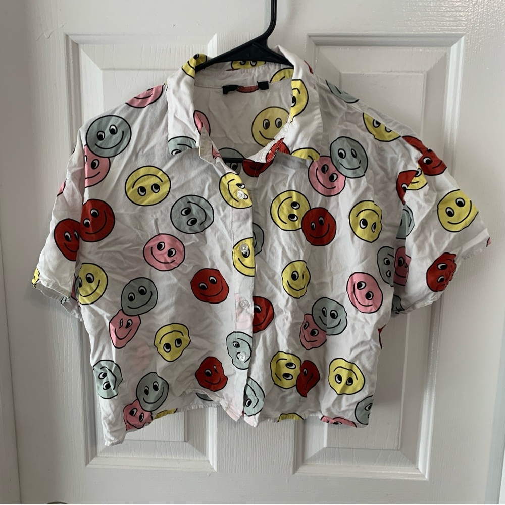 Forever 21 Crop Top Smiley Face Tee Size Medium